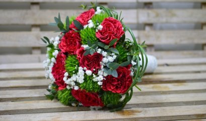 Svatební kytice do červené barvy